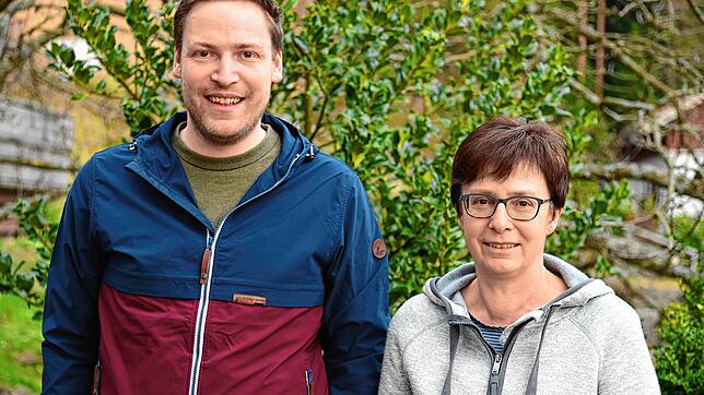 Die Helfer der evangelischen Jugendkreise in Tennenbronn rufen einen Lieferdienst ins Leben. Im Bild zwei der ehrenamtlich Tätigen, ...