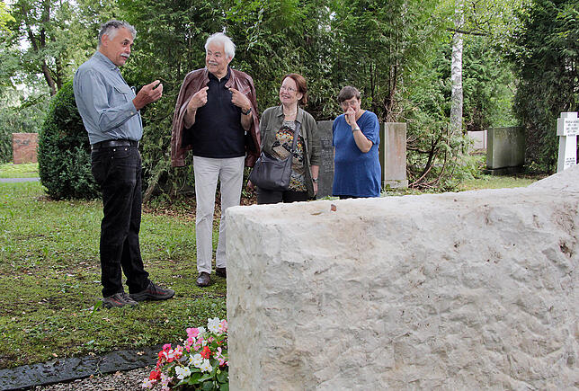 Bild 9: Bilder und Videos von den Gräbern auf dem alten Schwenninger Friedhof