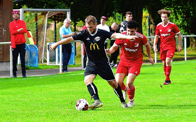 Bild 5: FC Wallbach dreht die Partie und gewinnt mit 3:2 gegen den FC RW Weilheim &ndash; und wir haben die Bilder!