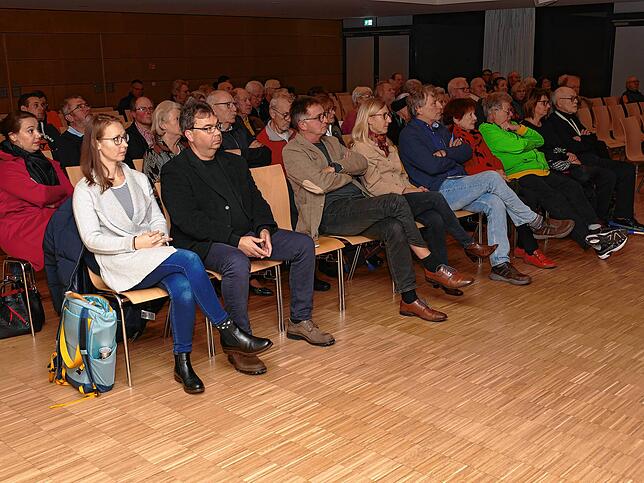 Bei der Einwohnerversammlung kamen rund 100 Menschen zusammen.