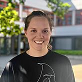Lehrerin Ricarda Maier vom Fürstenberg-Gymnasium hält es für wichtig, das Thema Selbstoptimierung und Social Media im Unterricht ...