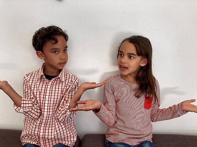 Wer nicht fragt, bekommt auch keine Antwort. Sem (7) und Ellie (7) aus Bohlingen wollen wissen, ob Fische ertrinken können.