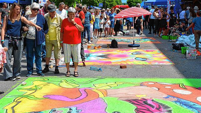 So bunt ist Blumberg: Beim Straßenkunstfestival zeigen Künstler auf dem Asphalt, was sie können. Die nächste Ausgabe ist am 8. und 9. ...