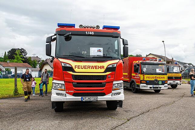 Die Werksfeuerwehr der Höganäs präsentiert ihre Fahrzeuge.