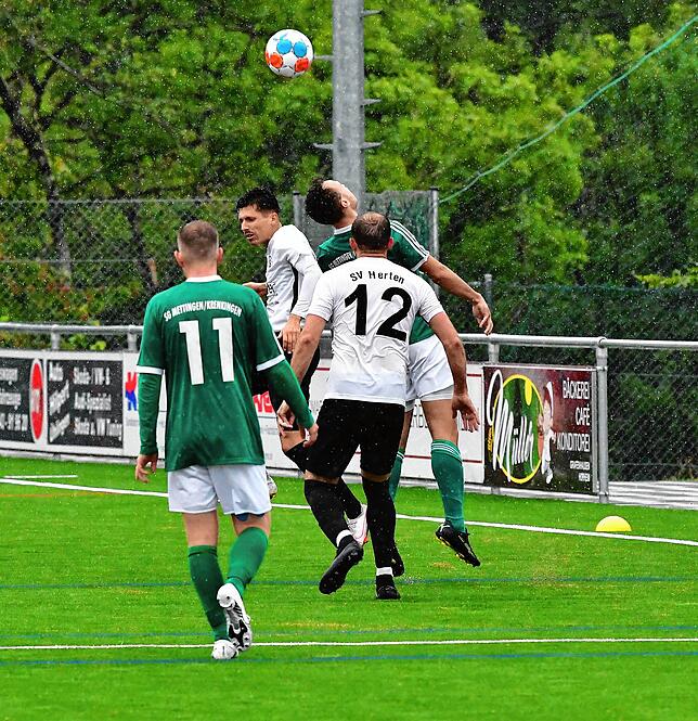 Bild 17: SV Herten bejubelt einen knappen und glücklichen Sieg bei der SG Mettingen/Krenkingen &ndash; und wir haben die Bilder!