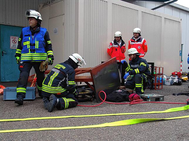 Bild 15: Feuer, Verletzte und Vermisste: Die besten Bilder von der Hauptübung der Salemer Feuerwehr