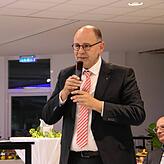 OB Bernd Häusler bedankt sich für den Einsatz des Lädle-Vereins und betont, wie wichtig Einrichtungen wie diese für das soziale Klima ...