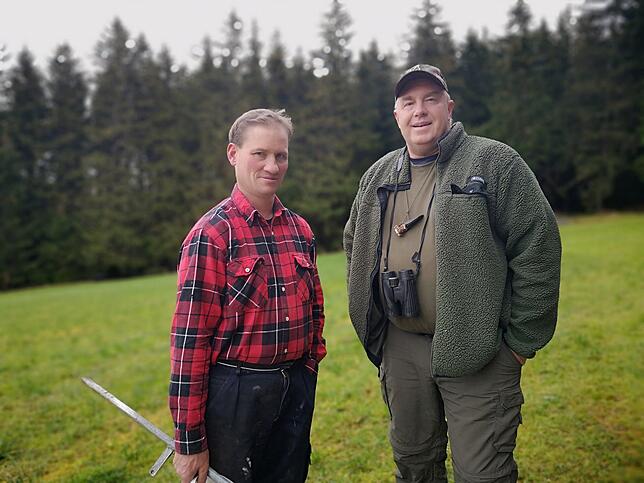 Als Jäger ist Michael Rodgers in ständigem Dialog mit Landwirten wie Manfred Henninger und Waldbesitzern. Vor allem Wildschweine richten ...