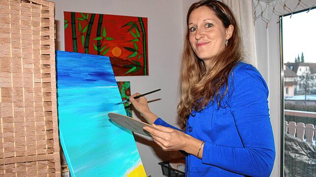 Amelie Monira Egenolf ist Malerin und lebt in Heiligenberg.