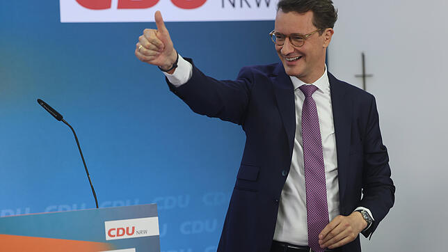 Der bisherige NRW-Ministerpräsident und CDU-Spitzenkandidat für die Landtagswahl in Nordrhein-Westfalen, Hendrik Wüst, bei der Wahlparty