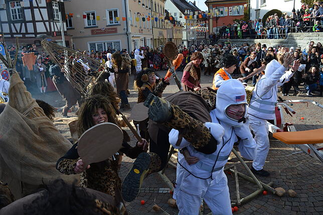 Bild 13: Bilder-Story: Rathaussturm und Narrenbaumsetzen der historischen Narrenzunft Markdorf