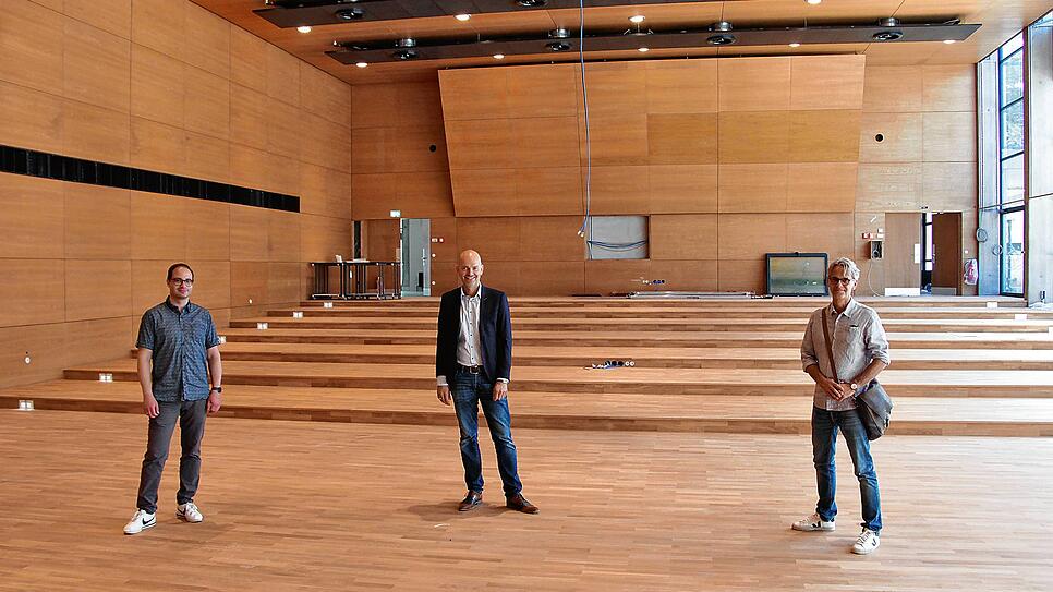 Auf der Zielgeraden: Nach gut drei Jahren Bauzeit kann das Deutenberg Gymnasium in Schwenningen aus den Containern zurück in das frisch ...