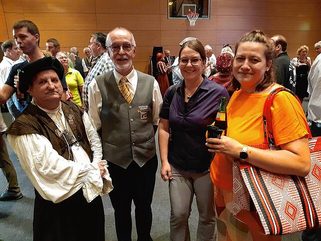 Bild 19: OB-Wahl: Das sind die Bilder der Wahlparty in der Stadthalle