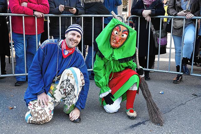 Bild 1: Fasnet in Villingen: Die besten Bilder vom spektakulären Umzug 2025!