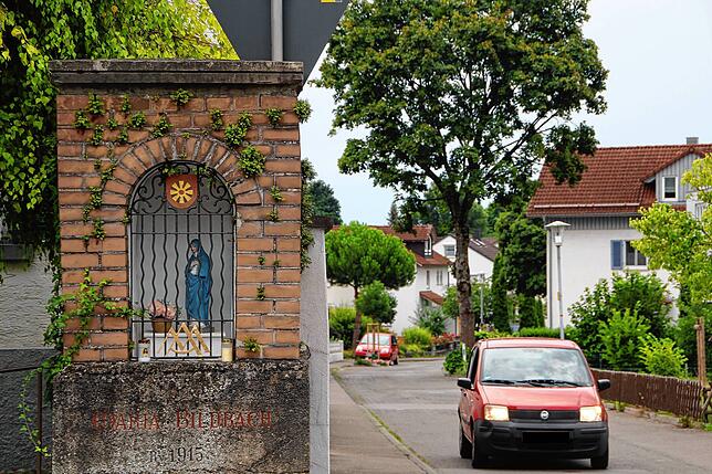 Blick von der Hauptstraße in die Grivitenstraße, die eine Fahrradstraße mit Anlieger-Regelung werden soll.