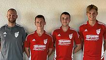 Der Hinterzartener Trainer mit seinen Neuzugängen (von links): Kay Ruf, Diego Steiert, Jens Tritschler und Luca Wehrle. Bild: Verein
