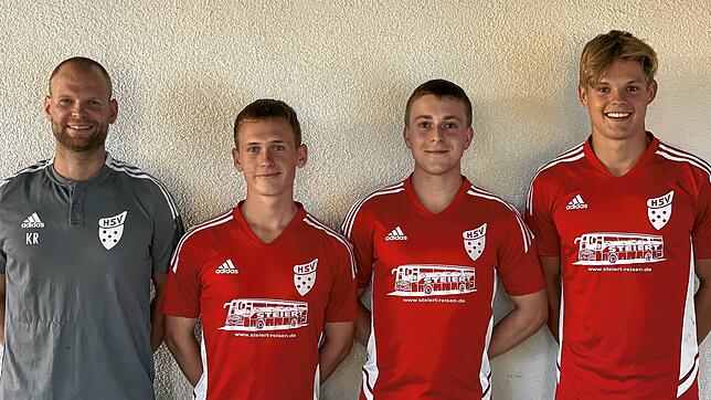 Der Hinterzartener Trainer mit seinen Neuzugängen (von links): Kay Ruf, Diego Steiert, Jens Tritschler und Luca Wehrle. Bild: Verein