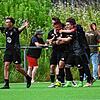 Großer Jubel beim Hattinger SV im entscheidenden Aufstiegsspiel gegen den TV Konstanz nach dem Treffer zum 1:0 durch Florin Tirca (Mitte).