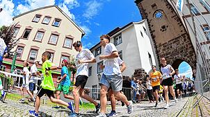 Sonnenschein und ein paar Wolken gab es 2024 beim Villinger Stadtlauf.
