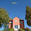 Moderne Technik und historisches Anwesen: der Zeppelin NT fliegt über das soeben wiedereröffnete Refugium der Dichterin Annette von ...