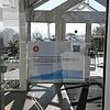 Stopp-Schild in der Mettnaukur: Die Besucher müssen draußen bleiben, aber auch viele Patienten kommen nicht.
