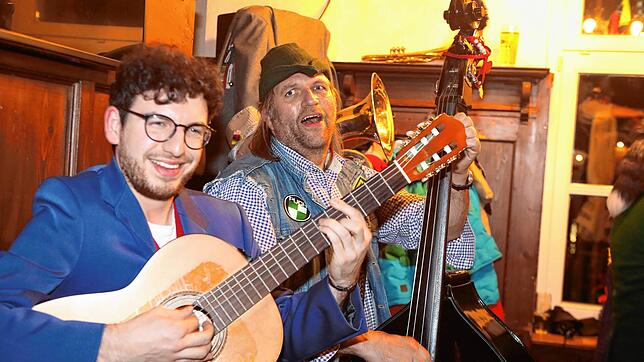 Bild 27: Bunt und laut! Hunderte Narren aus nah und fern feiern in Konstanz eine Fasnachts-Party