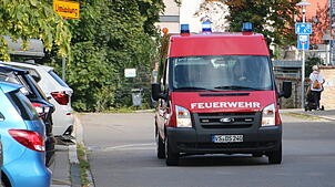 Dieses Bild wird sich am 11. September wiederholen: Die Feuerwehr fährt beim bundesweiten Warntag 2023 ab 11 Uhr durch die Straßen ...
