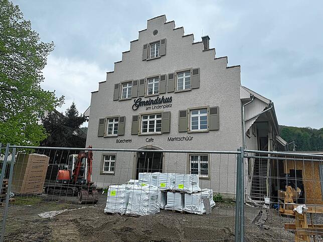 Das Gmeindshus soll nach der Sanierung der neue Mittelpunkt des Ortslebens sein.