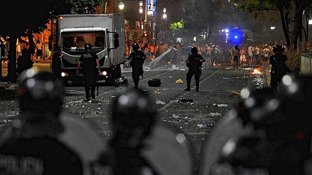 In der argentinischen Hauptstadt Buenos Aires kam es nach Abbruch der Fan-Parade zu Zusammenstößen
