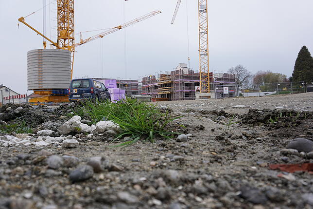 Am „Karree 4“ im Hägleweg in Jettenhausen werden seit September 2018 vier Gebäudekomplexe gebaut.
