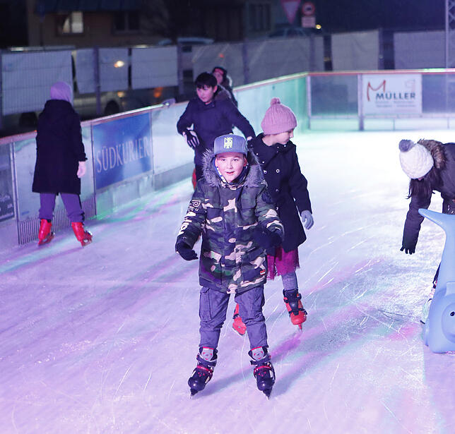 Bild 11: Alle Bilder zum Start der Blumberger Eisbahn