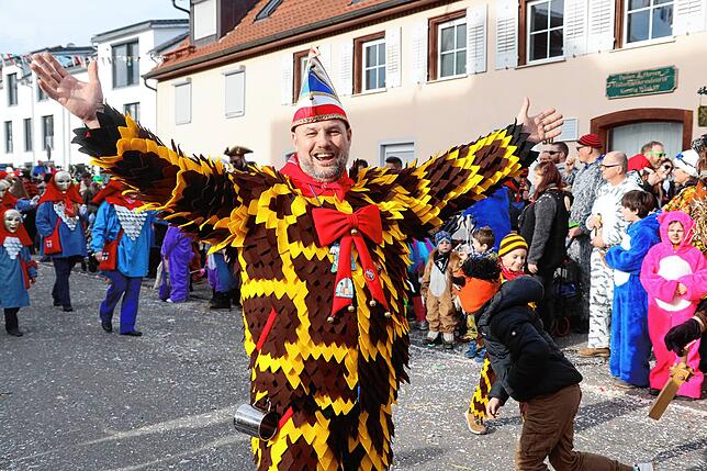 Bild 29: So bunt war der große Umzug beim Seenarrentreffen in Allensbach 2024 &ndash; Teil 3