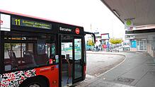 Ab Dezember 2024 wird es diesen Anblick wohl nicht mehr geben: Ein Bus der Linie 11 an der Haltestelle Staad/Autofähre. Die Stadtwerke ...
