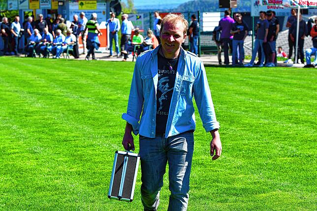Packt den Koffer: Jahrzehntelang war Florian Vogelbacher (37) für den SV Buch als Spieler, Trainer und Co-Trainer im Einsatz. Nun ist ...