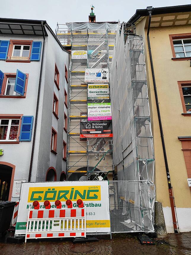 Die Arbeiten am Oberen Tor in Waldshut hätten vor Weihnachten 2025 abgeschlossen sein sollen. Wegen des schlechten Wetters verzögern ...