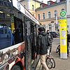 Zum Schutz der Fahrer ist der Einstieg in die Busse nur an der hinteren Tür erlaubt.