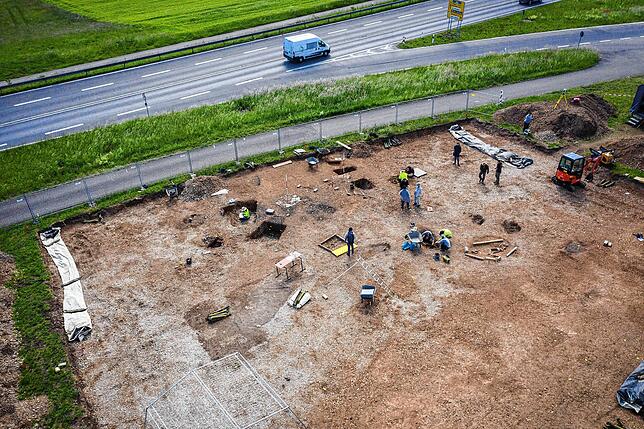 Bild 2: Noch bis Ende Juni finden an der B33 bei Allensbach Ausgrabungen statt. Wie geht es danach weiter?