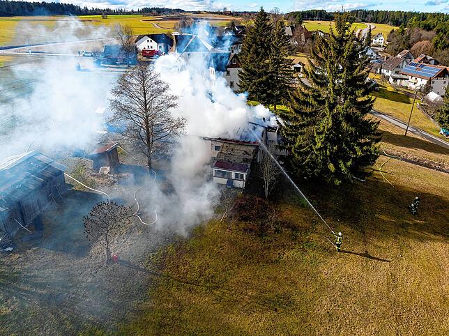 Bild 7: Bilder vom Großbrand in Fischbach: So haben die Flammen gewütet