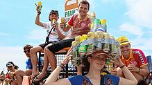 Bild : Bier-Yoga & Pfandflaschen-Party: So verrückt startete der Samstag beim Southside 2025