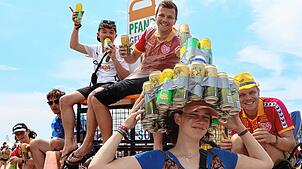 Bild : Bier-Yoga und Pfandflaschen-Party beim Southside 2025: Das sind die besten Bilder vom Samstagvormittag