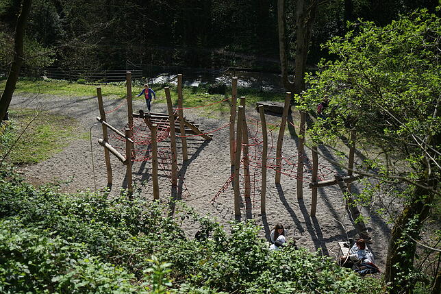 Der Spielplatz am Rheinufer in Waldshut-Tiengen. Hier halten sich gerne auch Jugendliche auf und rauchen.