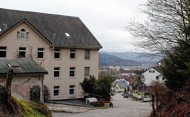Im Volksmund noch „Sipo-Kaserne“ (Sicherheitspolizei-Kaserne) genannt, befindet sich in diesem Gebäude in der Waldtorstraße ...