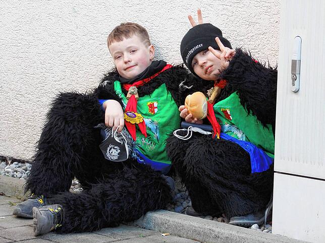 Bild 24: Buntes Treiben beim Mini-Kinderball der Froschenzunft