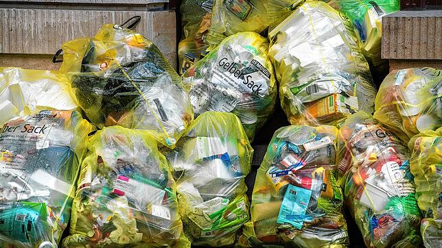 Gelbe Säcke (Symbolbild). Die Menge an Plastikmüll ist im Kreis Waldshut 2020 deutlich gestiegen.