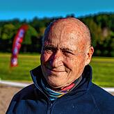 Auch Fallschirmspringer können alt werden. Siegbert Schmidt aus München ist mit 86 Jahren der älteste Teilnehmer.