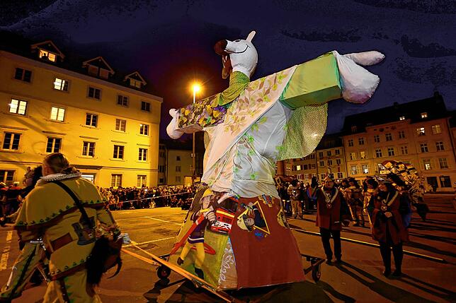 Bild 23: Fasnacht 2025 in Konstanz: So erlebt der Stephansplatz das flammende Spektakel