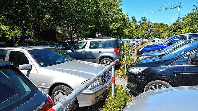 Der Sommertalparkplatz wird vor allem in der Saison stark von Fahrzeughaltern genutzt. Künftig könnte hier, neben Abstellplätzen, ...