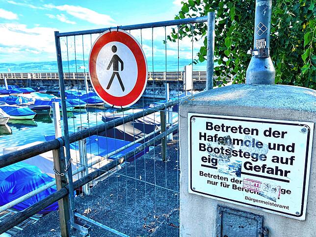 Heute: Die Mole am Gondelhafen an der Uferpromenade ist inzwischen so marode, dass der Zugang von der Stadt gesperrt wurde.