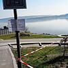 Keine Möglichkeit zum Spielen: Die Stadt Radolfzell hat den Wasserspielplatz am See mit Flatterband abgesperrt. Sonst tummeln sich an ...