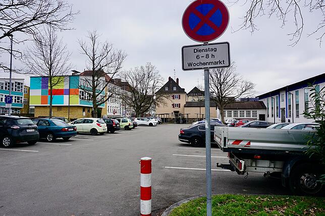 Den Parkplatz an der Alten Festhalle (rechts) in der Scheffelstraße sah die CDU-Fraktion als möglichen Standort für eine Traglufthalle, ...